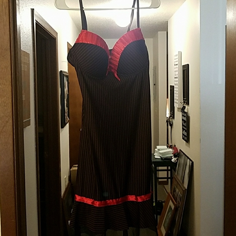 Inteco 2xl lingerie black and red pin stripe