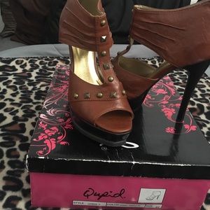 Cognac brown studded heels