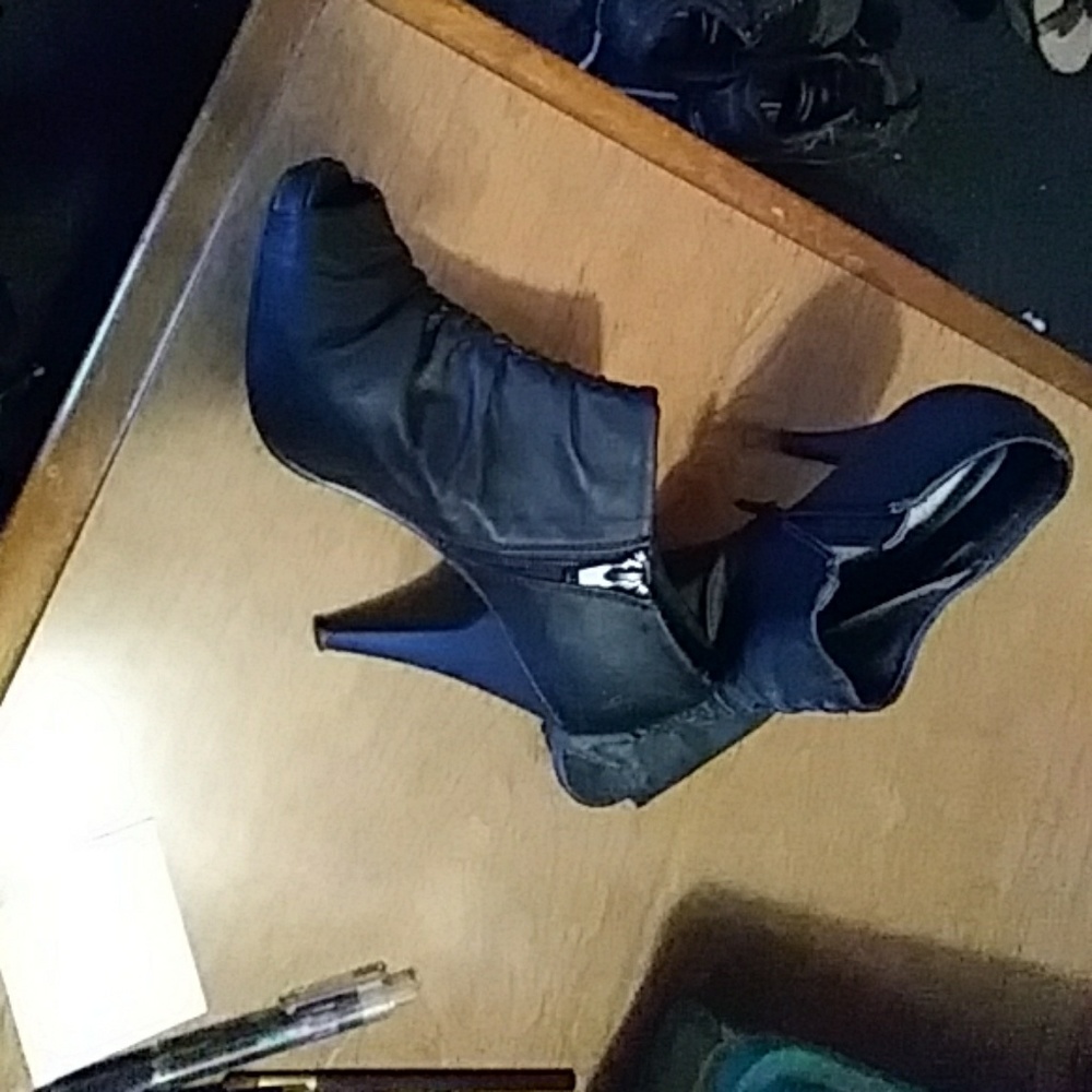 Heels - Picture 2 of 2