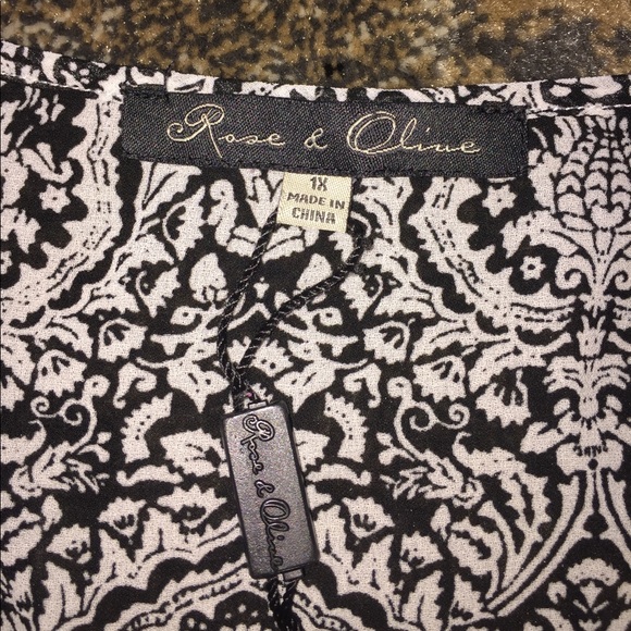 Black and White Top - Picture 3 of 4