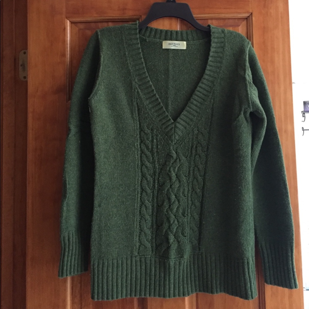 Green v neck sweater