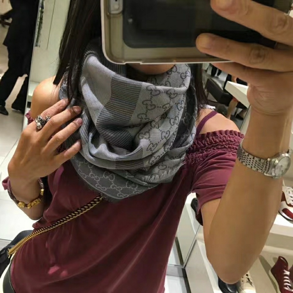 Gucci Wool/Silk blend Scarf