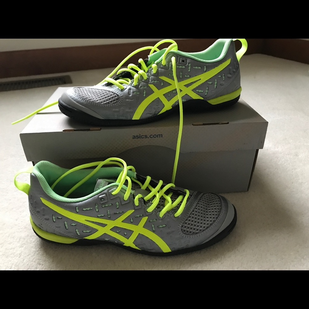 New in box Asics Fortius grey and yellow 7.5 shoe