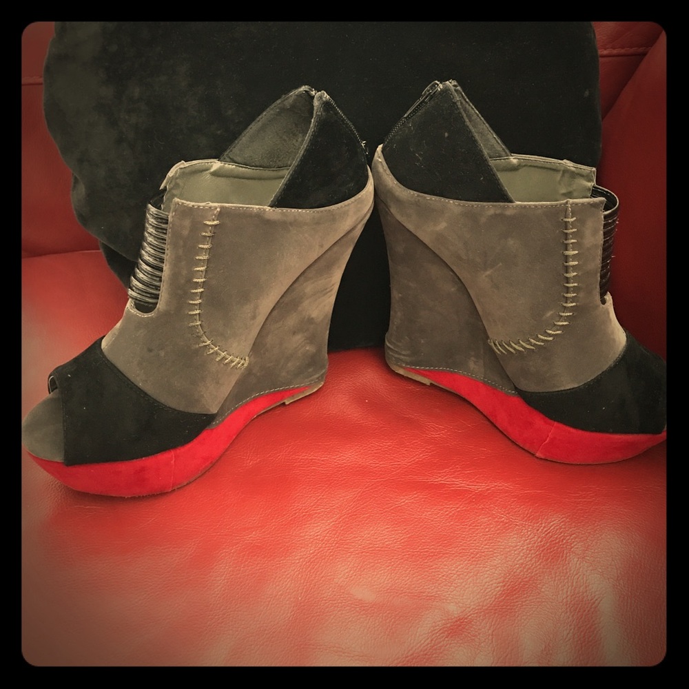 Multicolored Wedge