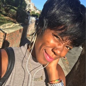 Meet your Posher, Dominique