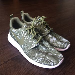 New without tags Nike Running Shoes