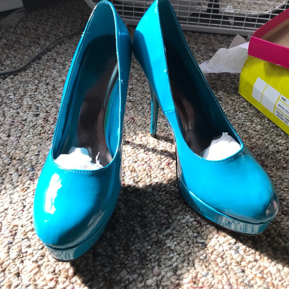 Teal Pumps