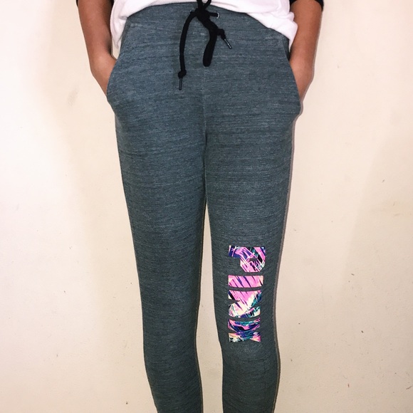VS Pink Joggers - Picture 1 of 4