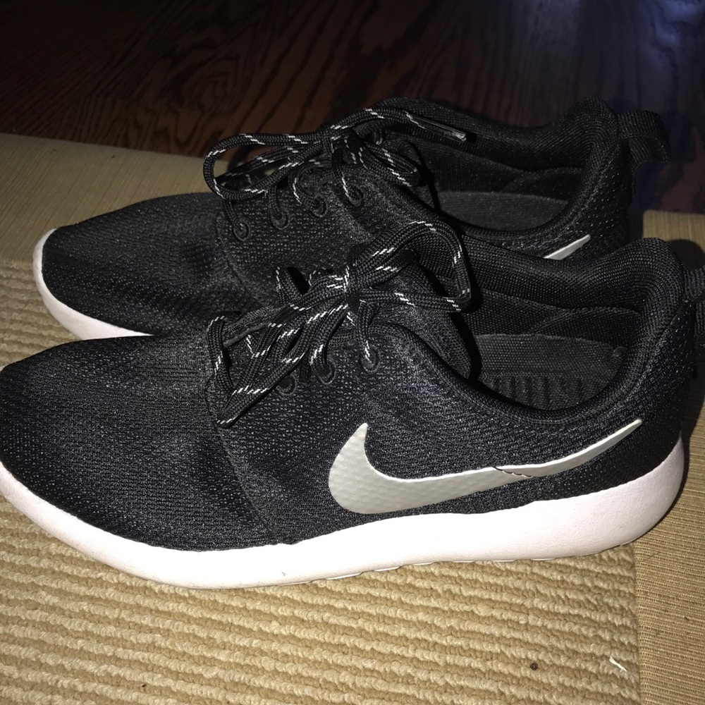 NIKE ROSHES