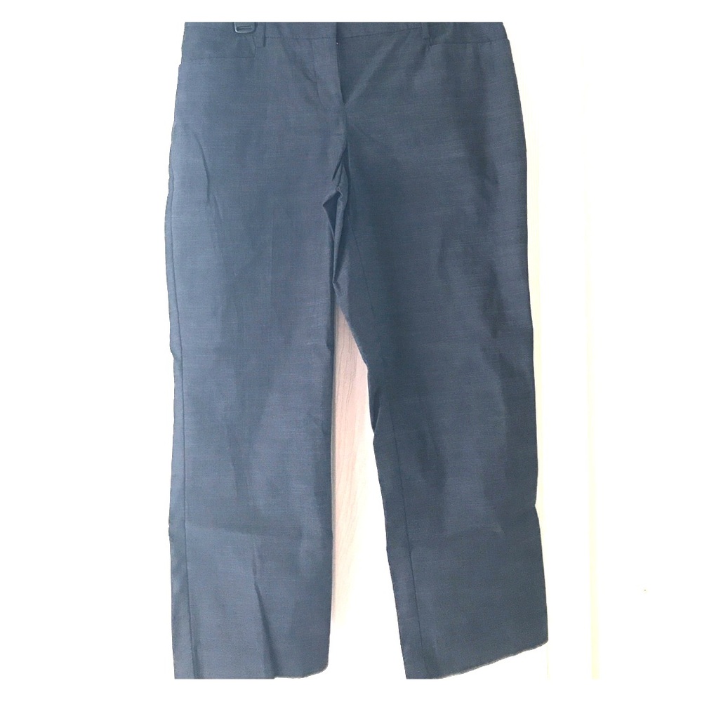 APT. 9 Modern Fit charcoal capri slacks. Size 4