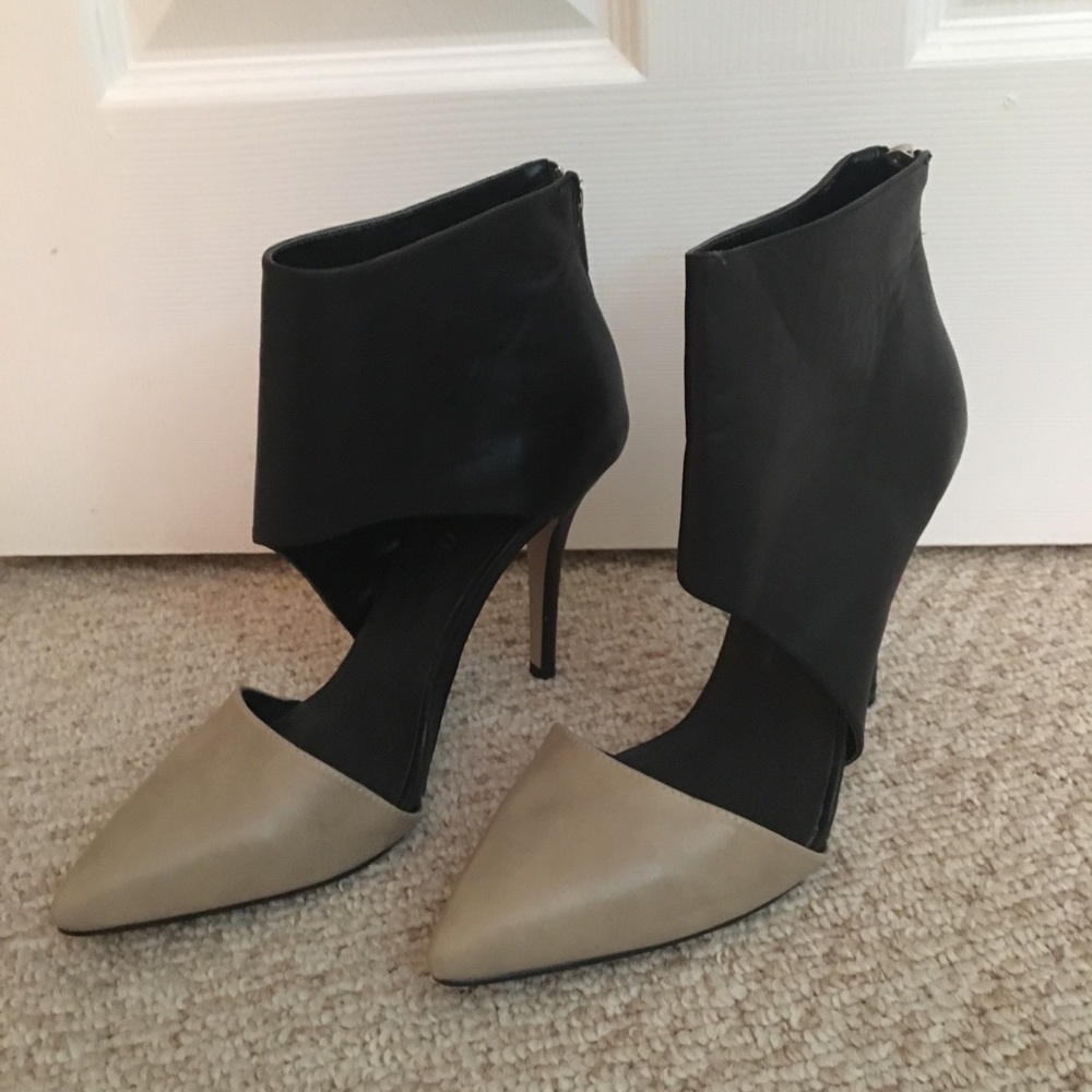Aldo Black & Tan heels - Size 10