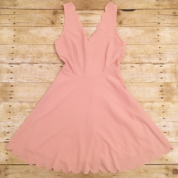 Jella Couture Dresses & Skirts - Peach Jella Couture scalloped tank dress, small