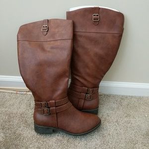 Wide calf riding boot
