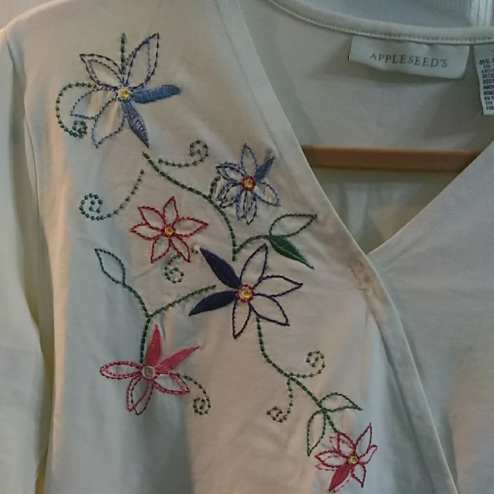 Beautiful Decorative Blouse w/ Embroidered Flowers - Picture 2 of 2