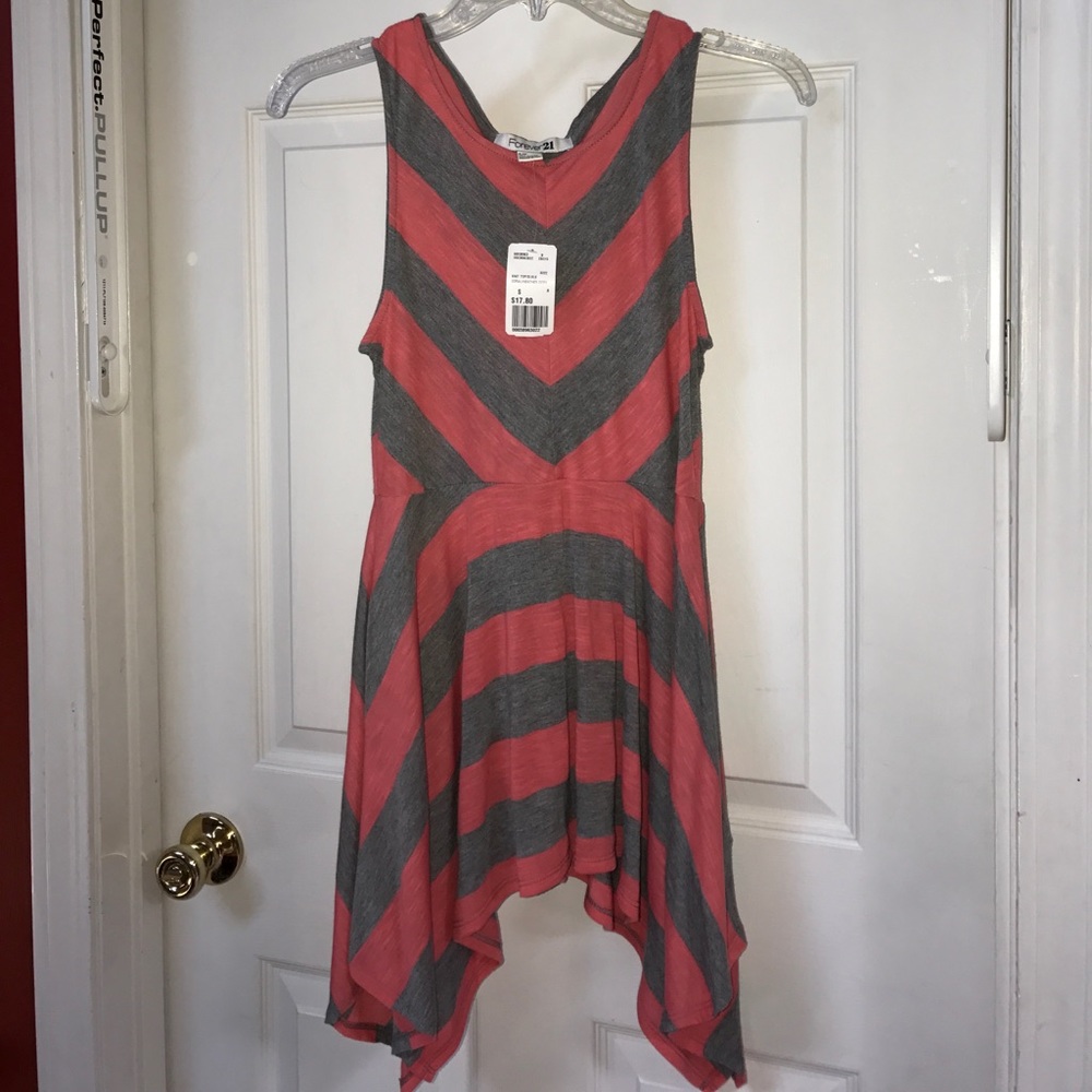 Super cute top 😍 still with tags