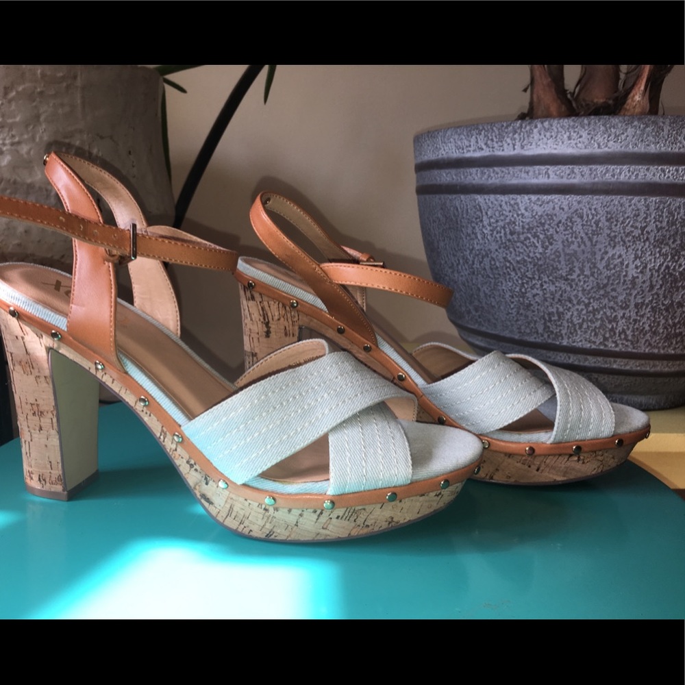 Brand new, never worn, Size 9 XOXO platform heels