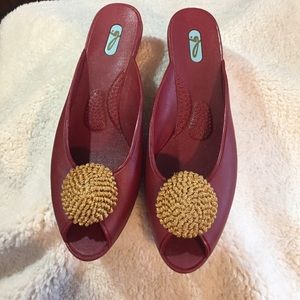 OKA B Shoes That Love You crimson gold Slippers