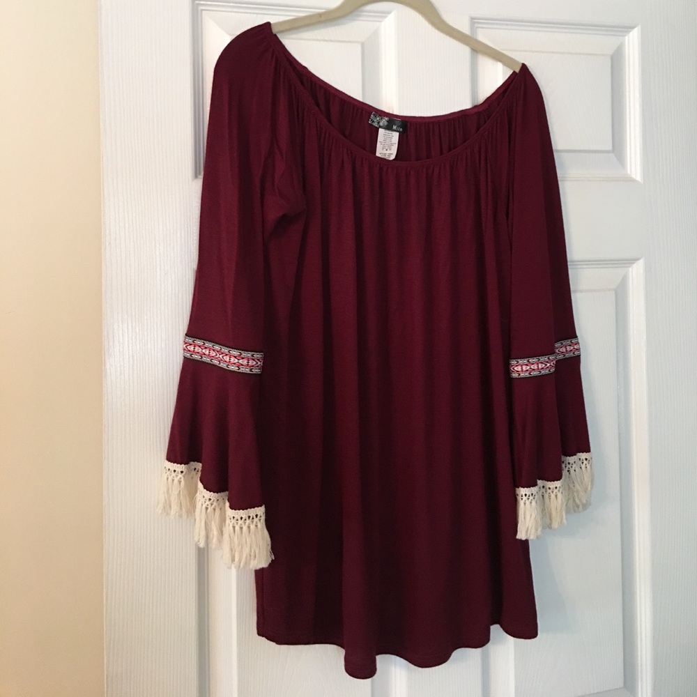 Beautiful "holiday" top