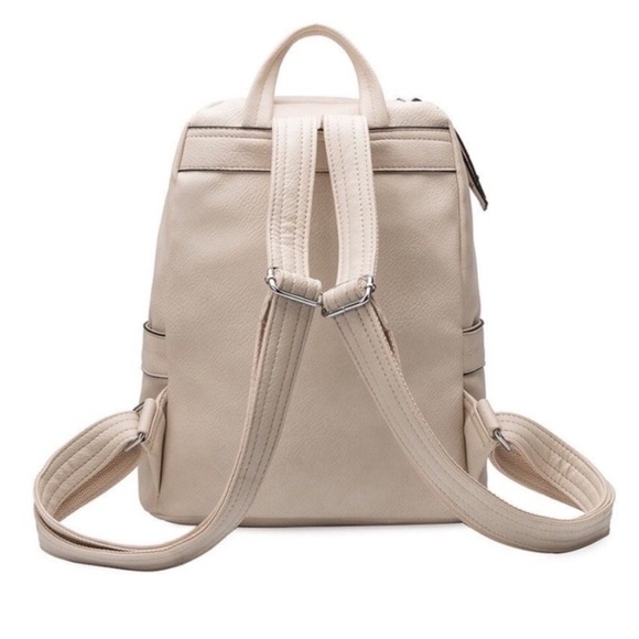 Lacey (Melie Bianco) - Picture 4 of 5