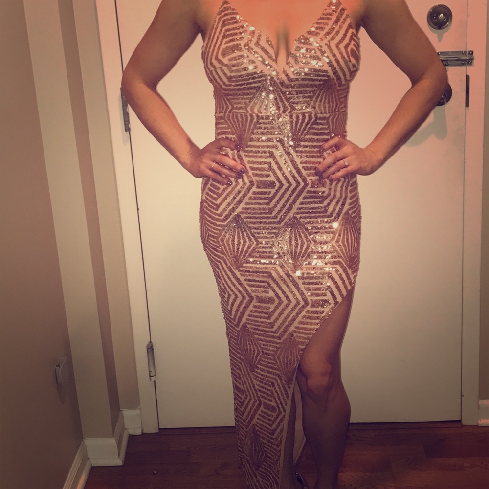Stunning rose gold sequin gown!! NWOT 💃❤️