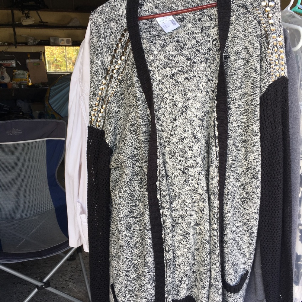 Maurice's size 3 sweater