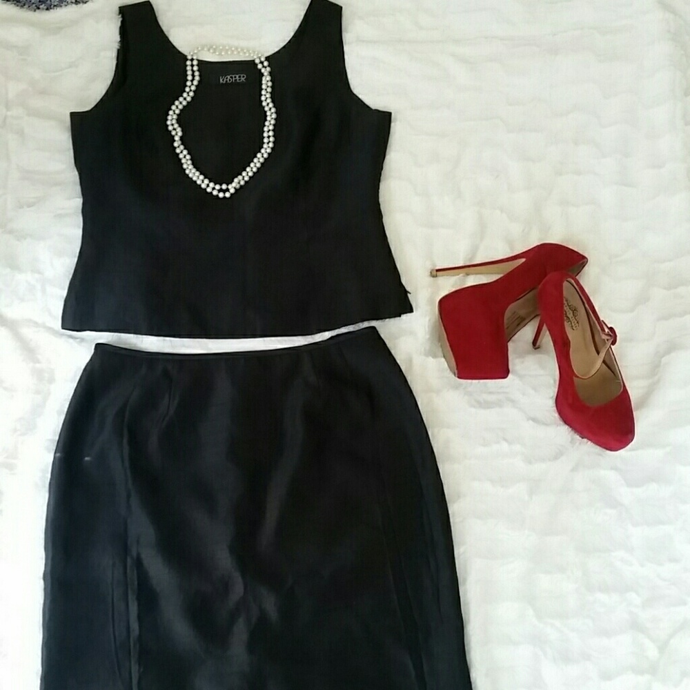 (SOLD) - Kasper two piece skirt set (NWOT)