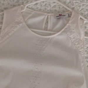 Vineyard vines white top