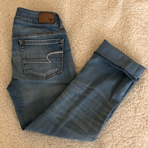 American Eagle light wash capri in 2 regular - Picture 1 of 6