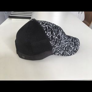 Lulu lemon baller hat