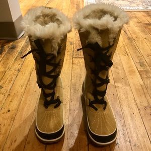 Brand new Sorel Tivoli ll women's boots size 5