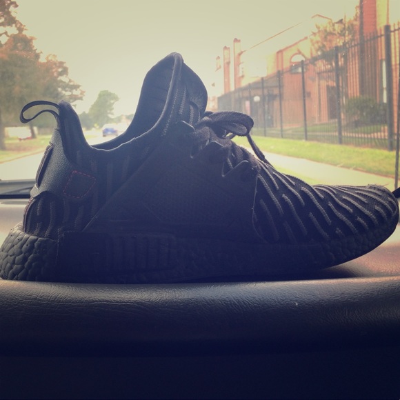 Selling NMD adidas all black