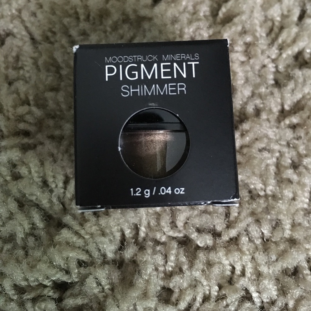 Younique Pigment eyeshadow