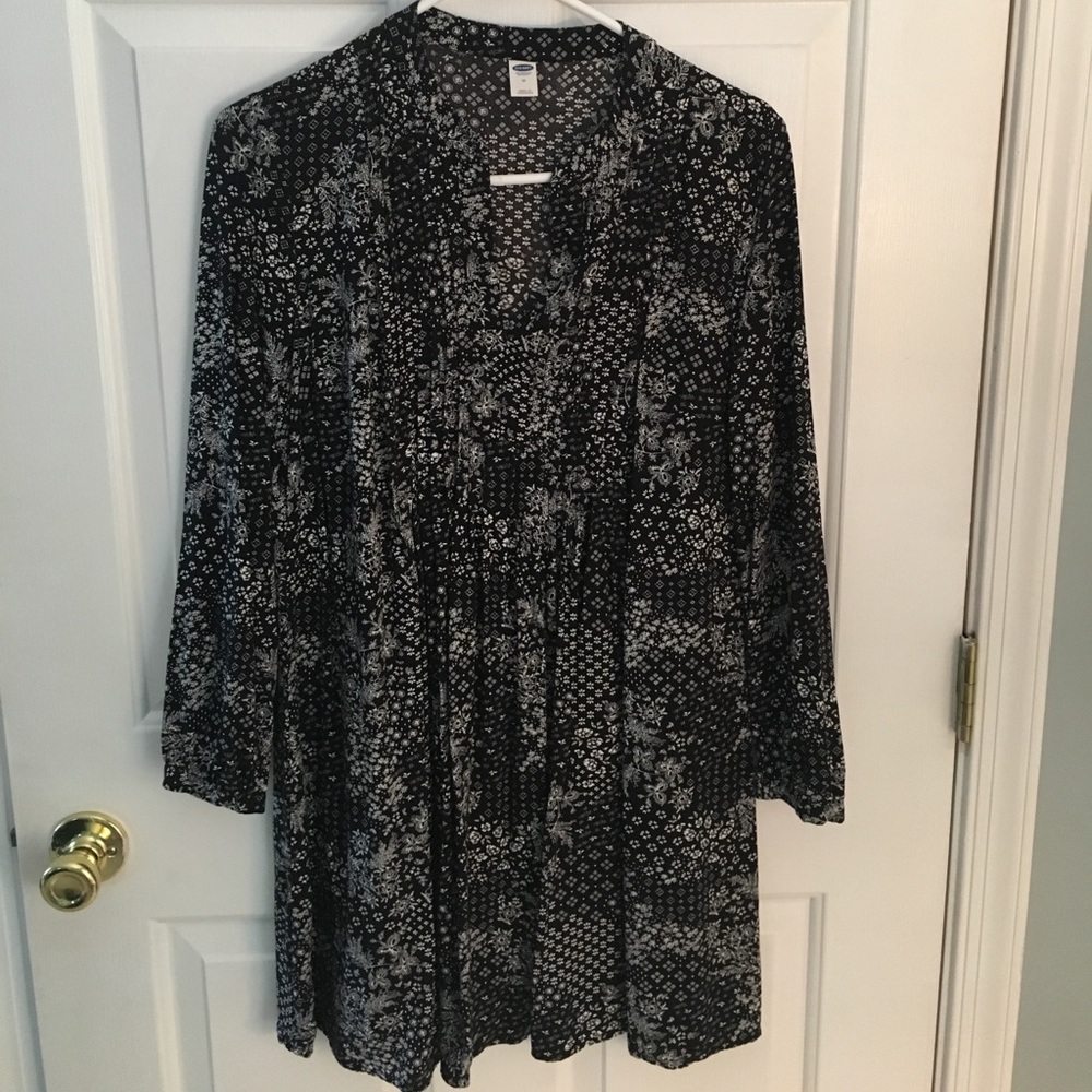 Perfect condition! Black and white floral tunic