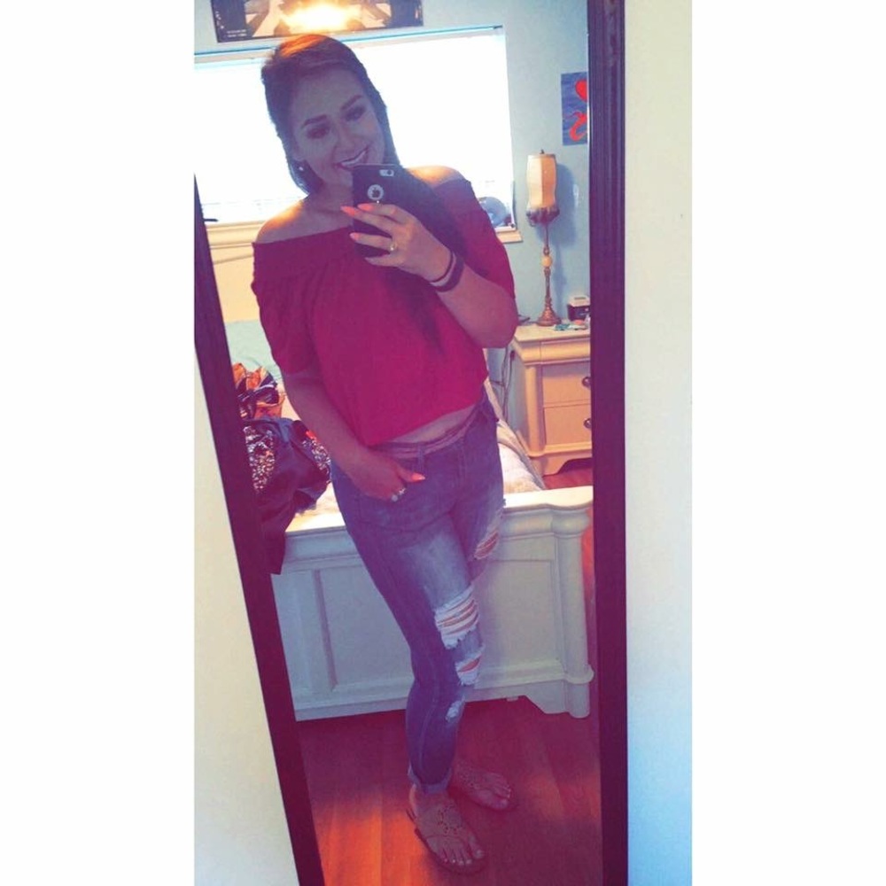 A'GACI CUTE RED OFF THE SHOULDER SHORT SLEEVE TOP!