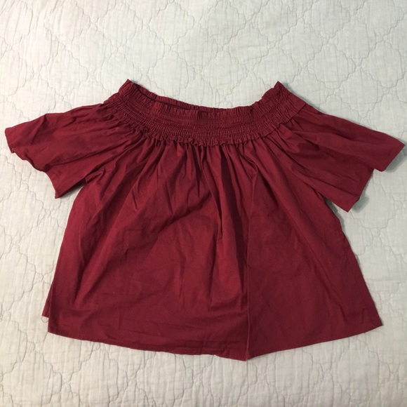 A'GACI CUTE RED OFF THE SHOULDER SHORT SLEEVE TOP! - Picture 2 of 3