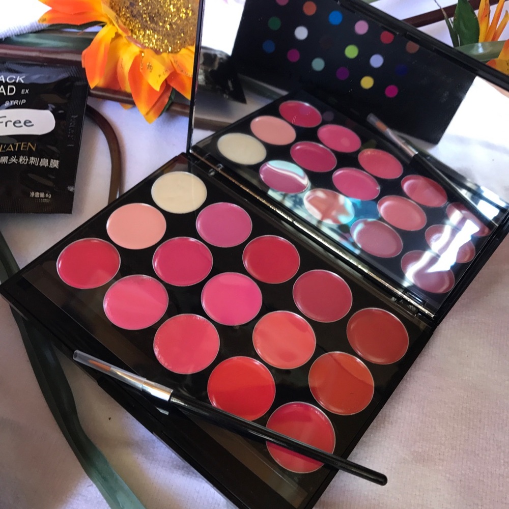 🎈 FINAL SALE🎈 New 15 Colors Lip Palette