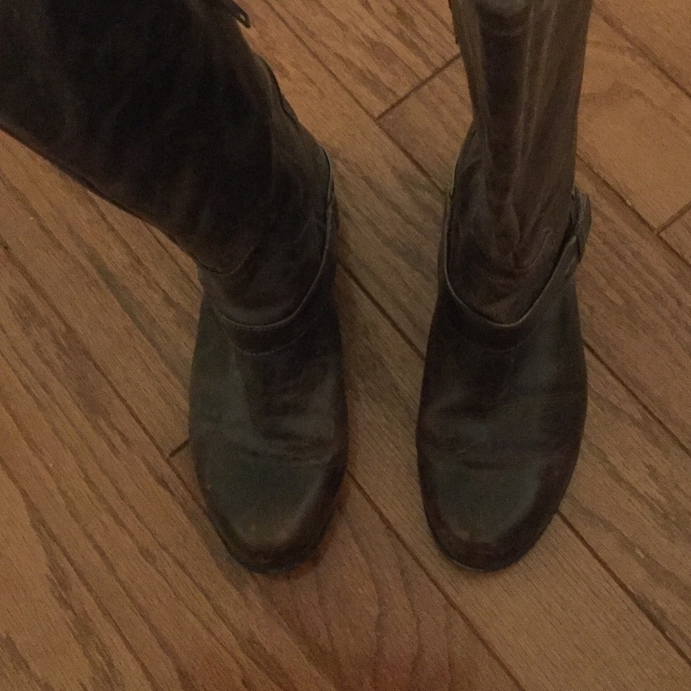 Boots - Picture 2 of 7