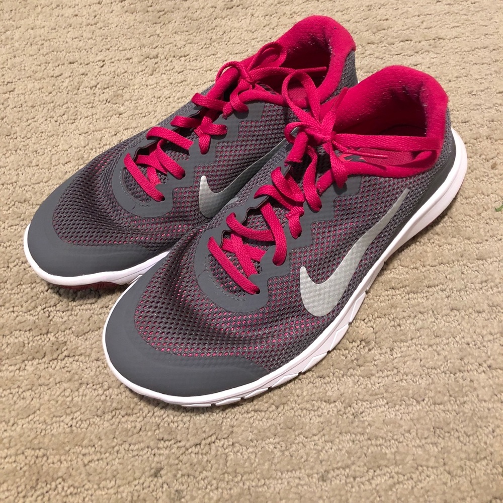 Women’s 5.5Y Nike’s