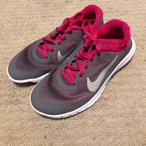 Women’s 5.5Y Nike’s