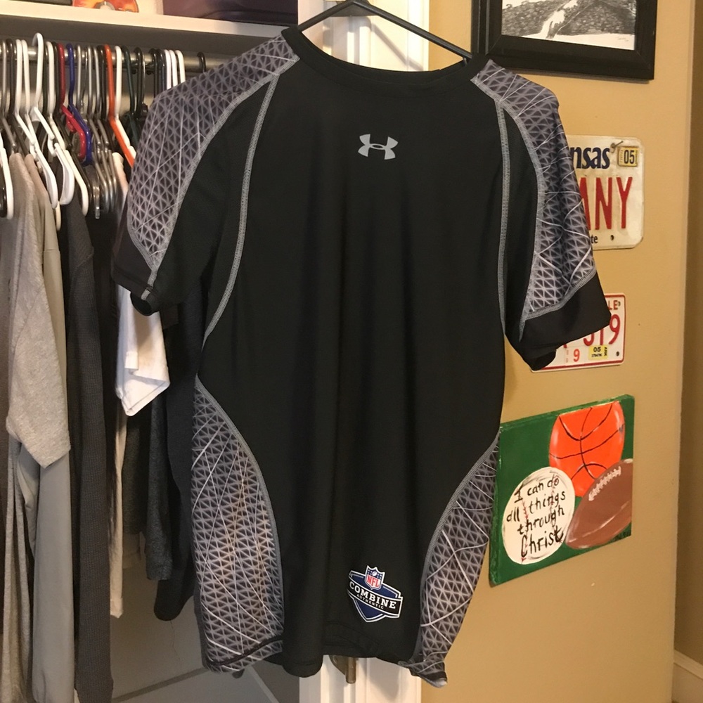 under amour dry fit athletic shirt