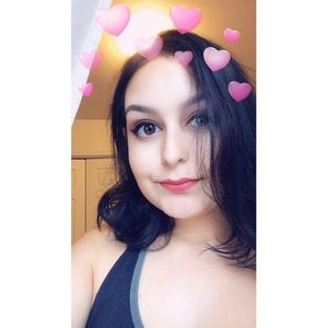 Meet your Posher, Tee