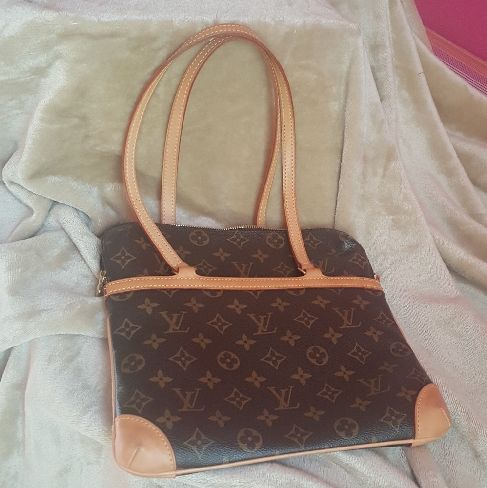 Louis vuitton sac coussin handbag