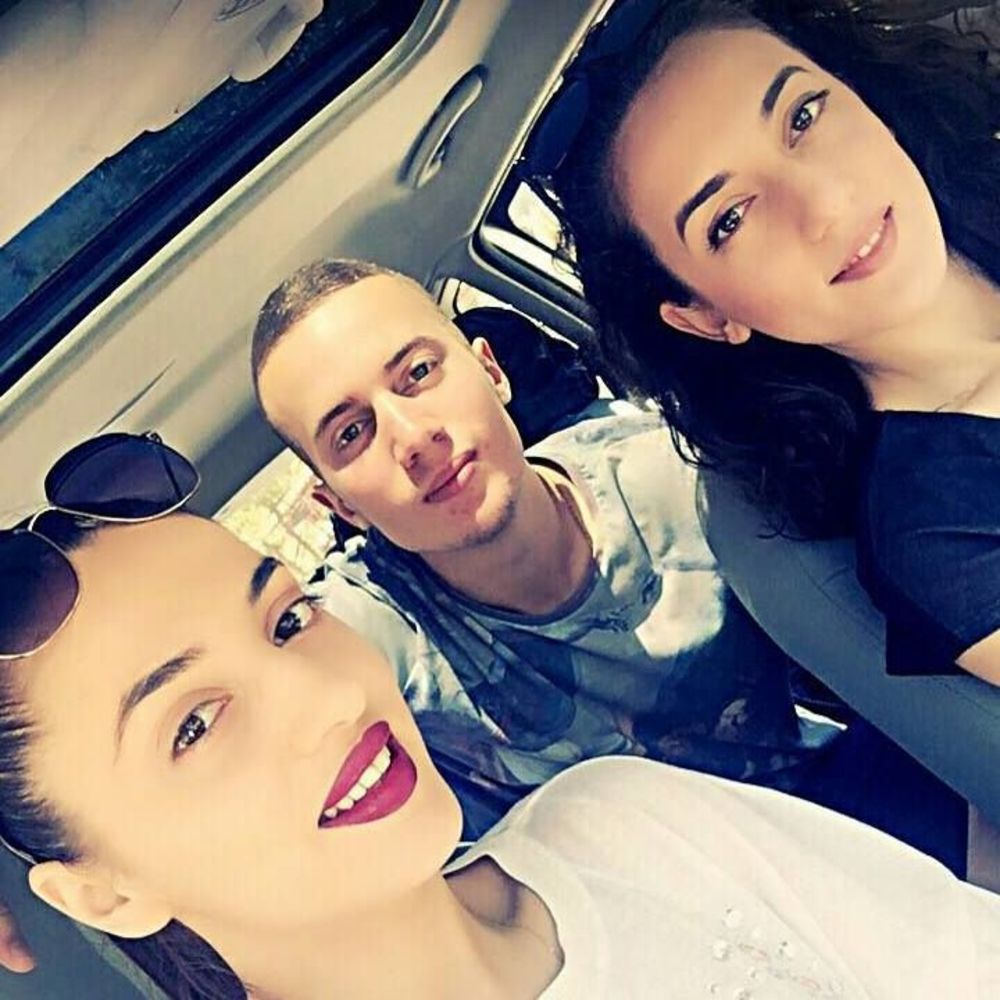 Meet your Posher, Aida