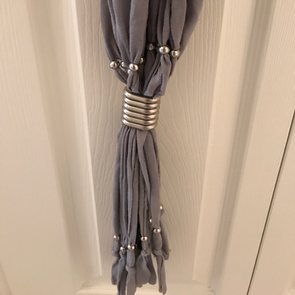 🆕 Gray scarf