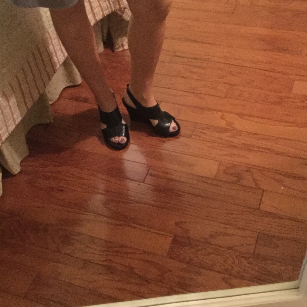 Shoes - Picture 2 of 4