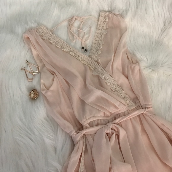 Elegant dress - Picture 2 of 8