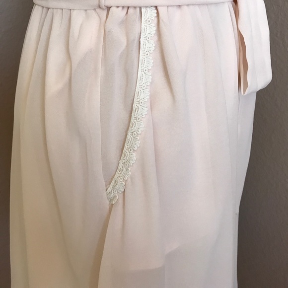 Elegant dress - Picture 4 of 8