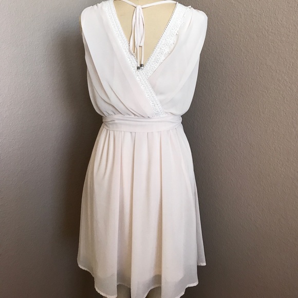 Elegant dress - Picture 5 of 8