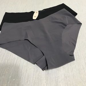 NWT (2) Victoria’s Secret No Show Panties M