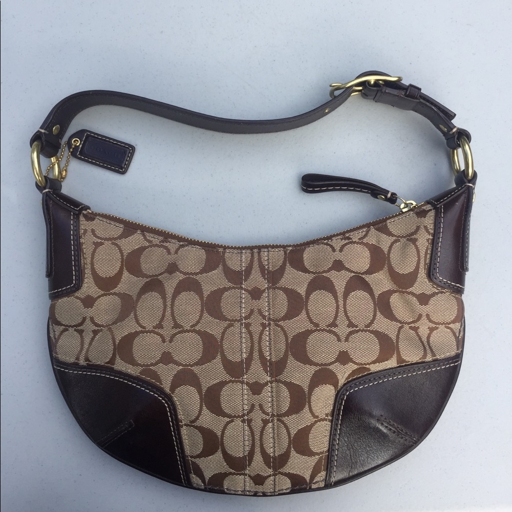 Coach signature hobo, leather corners